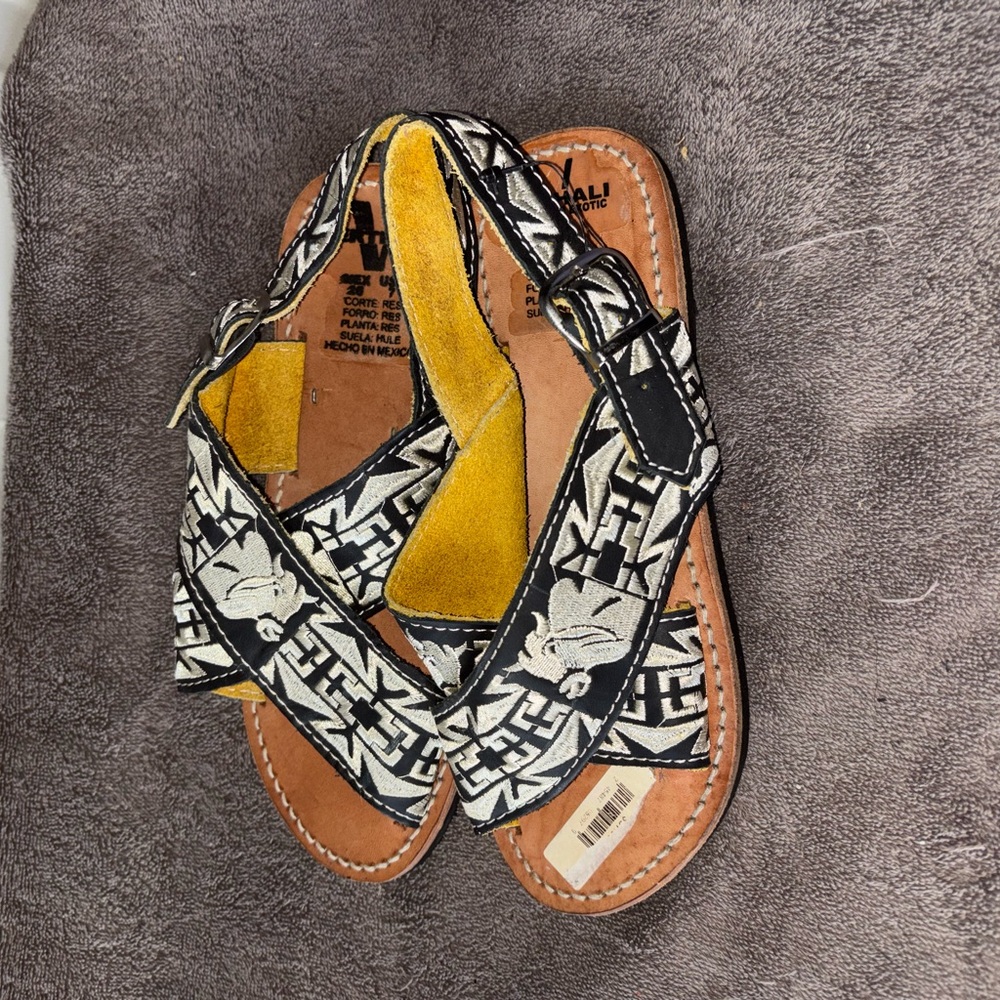 Verthali Exotic Mexican embroidered huarache sandals size 7 - Picture 3 of 6